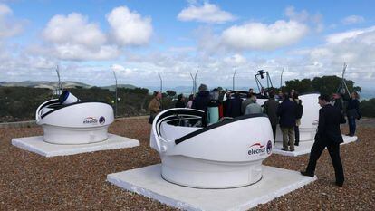 Expertos de empresas espaciales visitan el nuevo observatorio de basura espacial Deimos Sky Survey, en Puertollano (Ciudad Real), el pasado 11 de mayo).