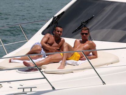 Cristiano Ronaldo con un amigo el pasado 14 de junio en un yate en Miami.