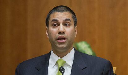 El presidente de la Comisión Federal de Comunicaciones, Ajit Pai, el pasado febrero