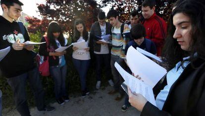 Estudiantes en el primer d&iacute;a de Selectividad  en la Universidad Complutense de Madrid.