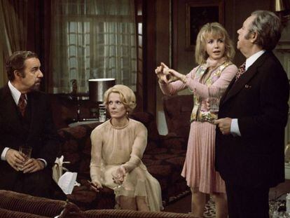 En 'El discreto encanto de la burguesía' (1972), el clásico de Luis Buñuel, sus protagonistas beben mucho en casa, beben rico y beben bien. 