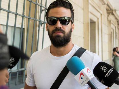El guardia civil de 'La Manada', Antonio Manuel Guerrero, en el juzgado de guardia de Sevilla.