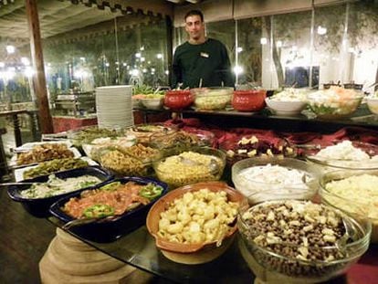 Bufé para la cena en el Hotel Zenobia, Palmira (Siria)