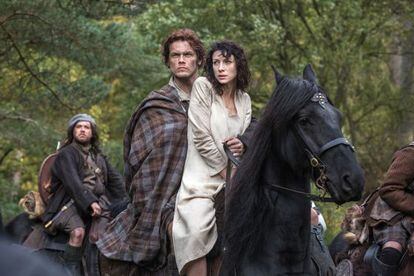 Los protagonistas de &#039;Outlander&#039;, que traslada al espectador a la Escocia del siglo XVIII.