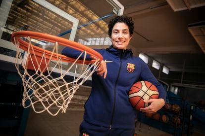 Ainhoa López, jugadora de baloncesto del Barcelona, en el Pabellón Municipal de Deportes Juan Carlos Navarro de Sant Feliu del Llobregat.