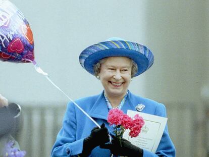 El álbum fotográfico de los 95 años de Isabel II