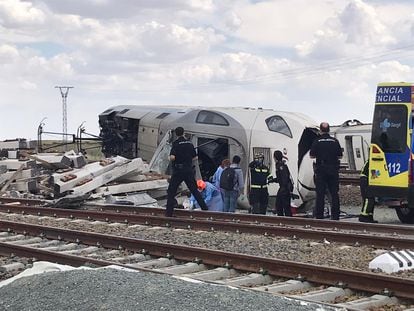 Descarillamiento de un tren Alvia que hacía el trayecto entre A Coruña y Madrid, en Zamora.