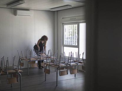 Interior d&#039;un m&ograve;dul escolar a Barcelona.