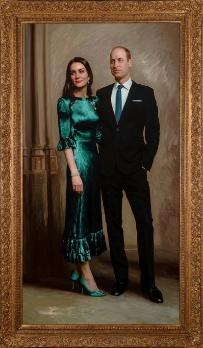 Primer retrato oficial de Guillermo de Inglaterra y Kate Middleton, duques de Cambridge, que se exhibirá en la universidad de Cambridge y ha sido presentado el 23 de junio de 2022.