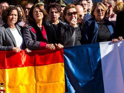 Granada ha celebrat aquest matí una concentració de suport a les víctimes dels atemptats amb la presència de familiars de Juan Alberto González, mort a París.
