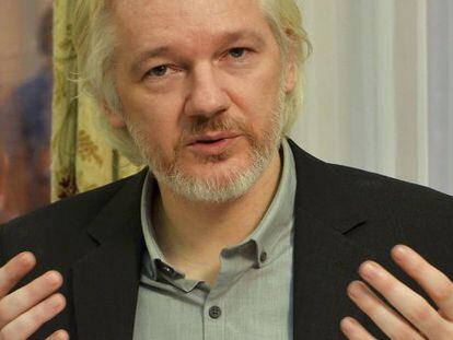 Julian Assange en la embajada ecuatoriana en Londres en agosto de 2014.