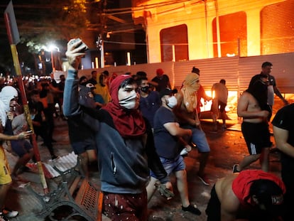 Una imagen de las protestas en Asunción (Paraguay) en contra del Gobierno de Mario Abdo Benítez.