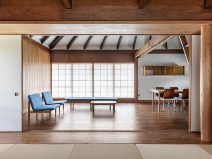 Interior de la Casa-Paraguas de Shinohara reconstruida en Alemania.