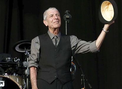 Leonard Cohen, en un momento de su actuación en Benicàssim