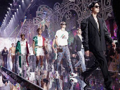 El final del desfile de Dolce&Gabbana ha inaugurado las presentaciones con público de la Semana de la Moda de Milán en 2021.