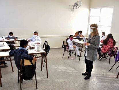 Primer día de clases en la escuela 12 de Agosto, de Pocito, en San Juan, con los nuevos protocolos por la covid-19.