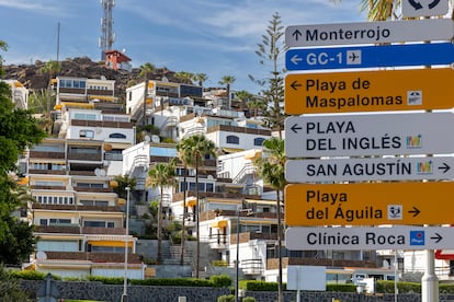 Apartamentos Monterrojo en la playa de San Agustín (Gran Canaria), el viernes. 