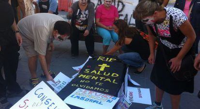 Un momento de la protesta de los enfermos mentales de Alicante