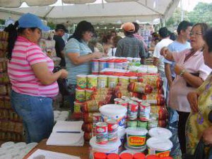 Miles de venezolanos compran alimentos en la localidad de San Antonio, estado de Táchira fronterizo con Colombia. EFE/Archivo