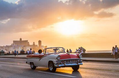 Cruceros. Silversea lanza un programa de 34 excursiones en tierra para su nueva colección de viajes a Cuba para la temporada de cruceros 2019-2020. Los huéspedes podrán descubrir los tesoros culturales e históricos, así como las maravillas naturales de la perla de las Antillas a través de  excursiones en tierra en La Habana –en un coche clásico–, Santiago de Cuba –cuna de la Revolución– y Cienfuegos –Parque Natural de El Nicho–. 