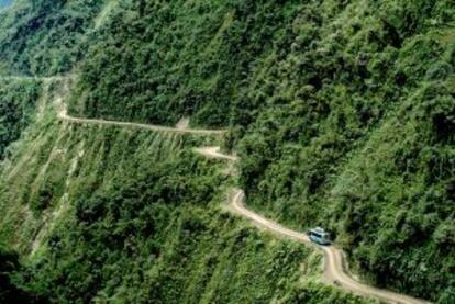 La carretera de los Yungas, en Bolivia, conocida como el camino de la muerte.