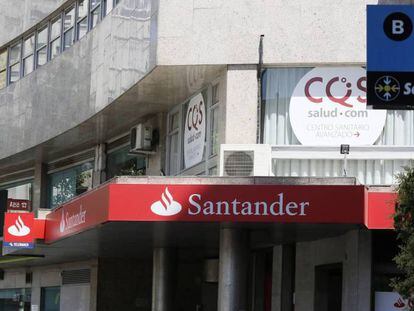 Oficinas bancarias de Bankia, Santander y Banco Sabadell en Madrid. kIKE Para