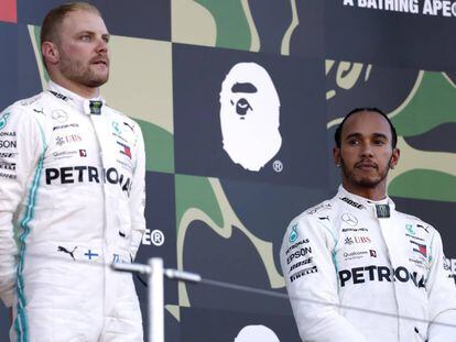 Valeri Bottas y Lewis Hamilton, en el podio del Gran Premio de Japón.