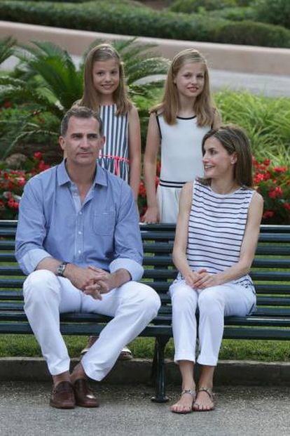Los Reyes, con sus hijas en agosto en Marivent.
