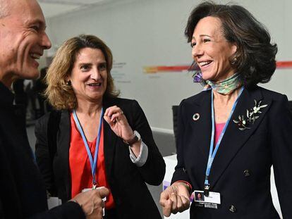 La ministra para la Transición Ecológica Teresa Ribera, y la presidenta del Banco Santander Ana Patricia Botín, en la COP25.