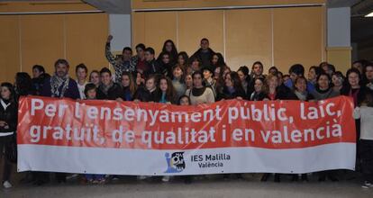 Encierro de alumnos contra los recortes en el instituto de Malilla (Valencia).