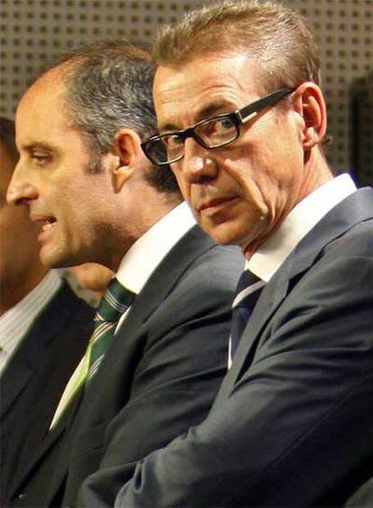 Francisco Camps (izquierda) y Antonio Clemente, nuevo secretario general del PP valenciano.