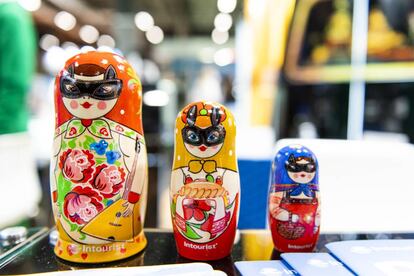 Muñecas 'matrioskas' en el estand de Moscú en Fitur.