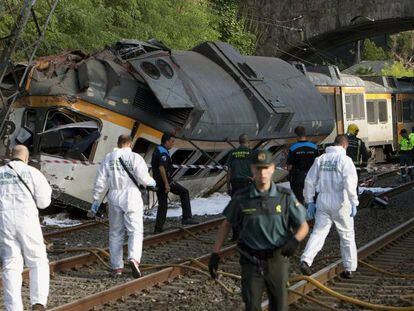 Almenys tres persones han mort i diverses han resultat ferides després que un tren de passatgers hagi descarrilat al terme municipal d'O Porriño (Pontevedra).