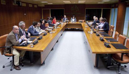Una sesión de la ponencia de autogobierno del Parlamento vasco.