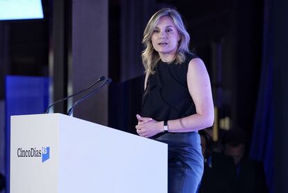 Amanda Mars, directora de CincoDías, pronuncia unas palabras de bienvenida a los asistentes a las jornadas.