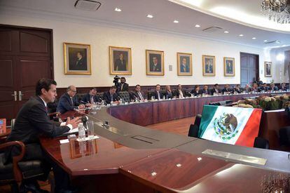 Enrique Pe&ntilde;a Nieto en reuni&oacute;n con los gobernadores del pa&iacute;s el pasado martes.
 