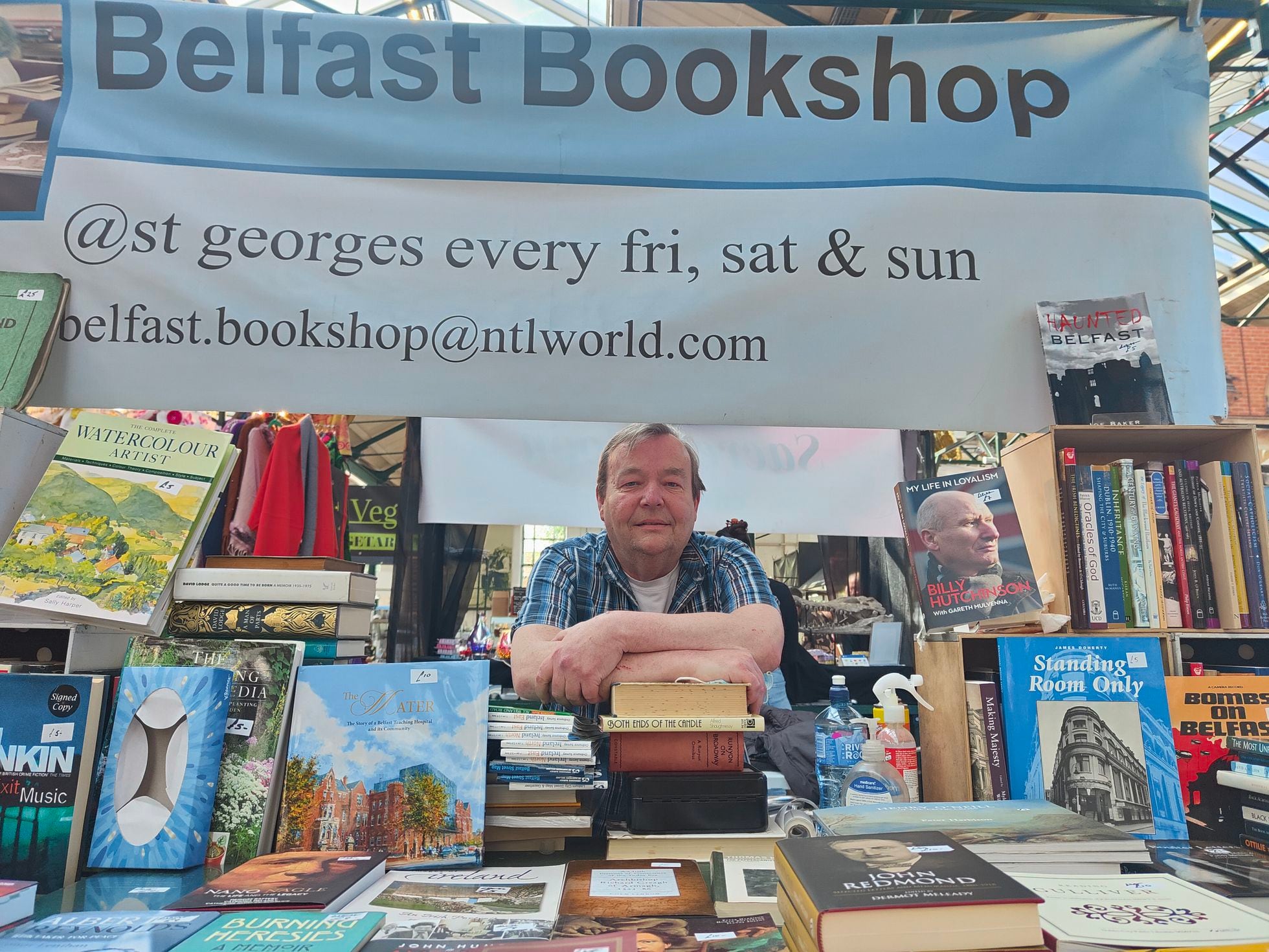 Paul Burns, en su puesto del Mercado de San Jorge (Belfast), este sábado