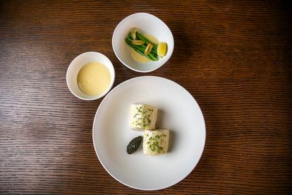 Rape con mantequilla de Miraflores, judías verdes y caviar, un plato que formará parte de la carta del nuevo restaurante del Palacio de Cibeles.