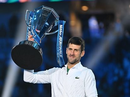 Djokovic, con el trofeo del Masters.