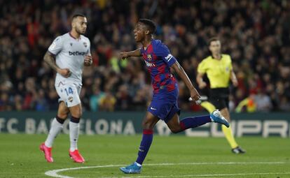 Ansu Fati celebra el primer gol del Barcelona ante el Levante.