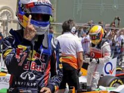 El piloto alemán de Red Bull, Sebastian Vettel, gesticula tras la clasificación para el Gran Premio de Europa de Fórmula Uno que se celebra en el circuito urbano de Valencia.