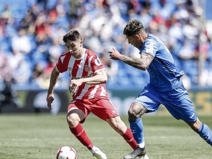 Pedro Porro, del Girona (i) y Jaime Mata, del Getafe, el pasado domingo.