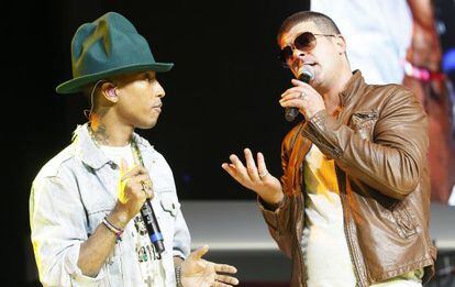 Pharrell Williams y Robin Thicke cantando 'Blurred lines' en Arkansas en 2013, antes de que la canción se convirtiese en maldita.