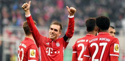 Phillipp Lahm celebra este martes la victoria del Bayern (1-0) frente al Wolfsburgo.