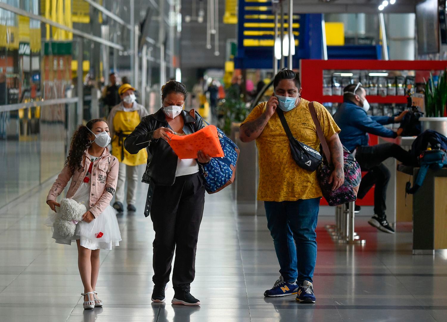 Colombia cierra la llegada de los vuelos internacionales por un mes |  Sociedad | EL PAÍS