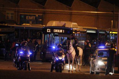 Despliegue policial en las cocheras de Fuencarral de la Empresa Municipal de Transportes