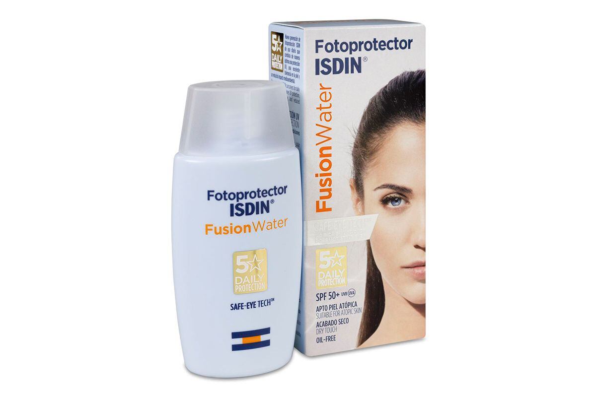 El fotoprotector facial Isdin Fotoprotector Fusion Water SPF 50+ garantiza una alta protección frente a la radiación UVB y UVA desde su aplicación. Una fórmula muy hidratante, con un acabado fresco y sedoso. Disponible en Welnia.