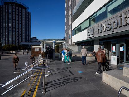 Acceso al hospital de La Paz en Madrid.