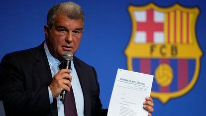 El presidente del FC Barcelona, Joan Laporta, durante la comparecencia de abril para dar explicaciones sobre el 'caso Negreira'.