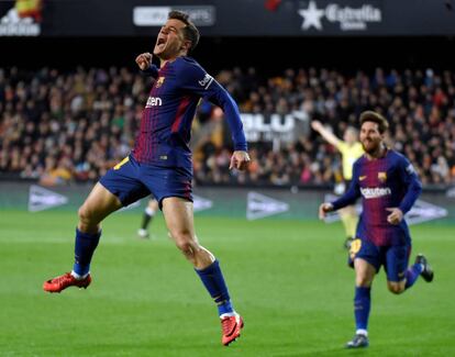 Coutinho celebra el primer gol del Barça a Mestalla.